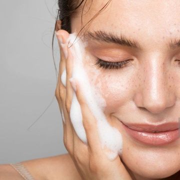 VALMONT Bubble Falls - Sữa rửa mặt tạo bọt cân bằng da image 4