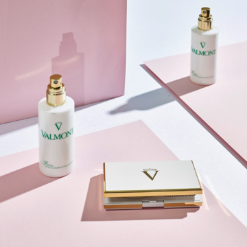 VALMONT Priming with A Hydrating Fluid - Xịt khoáng cấp ẩm căng bóng da image 4