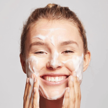 VIVANT Mandelic Acid 3-in-1 Wash - Gel rửa mặt kiểm soát vi khuẩn gây mụn, tẩy tbc nhẹ & hỗ trợ làm sáng image 3