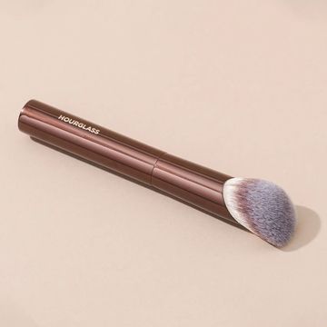 Hourglass Ambient Soft Glow Foundation Brush - Cọ Trang Điểm (Màu nâu) image 3